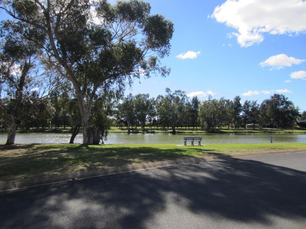 Lake Forbes Motel Luaran gambar