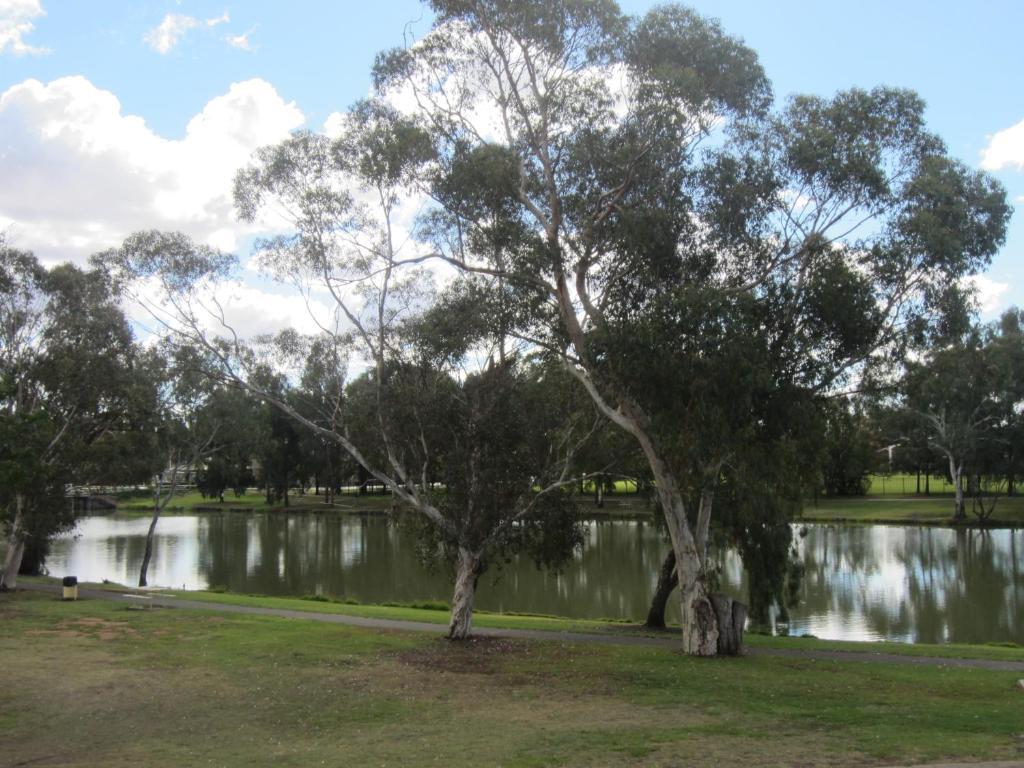 Lake Forbes Motel Luaran gambar