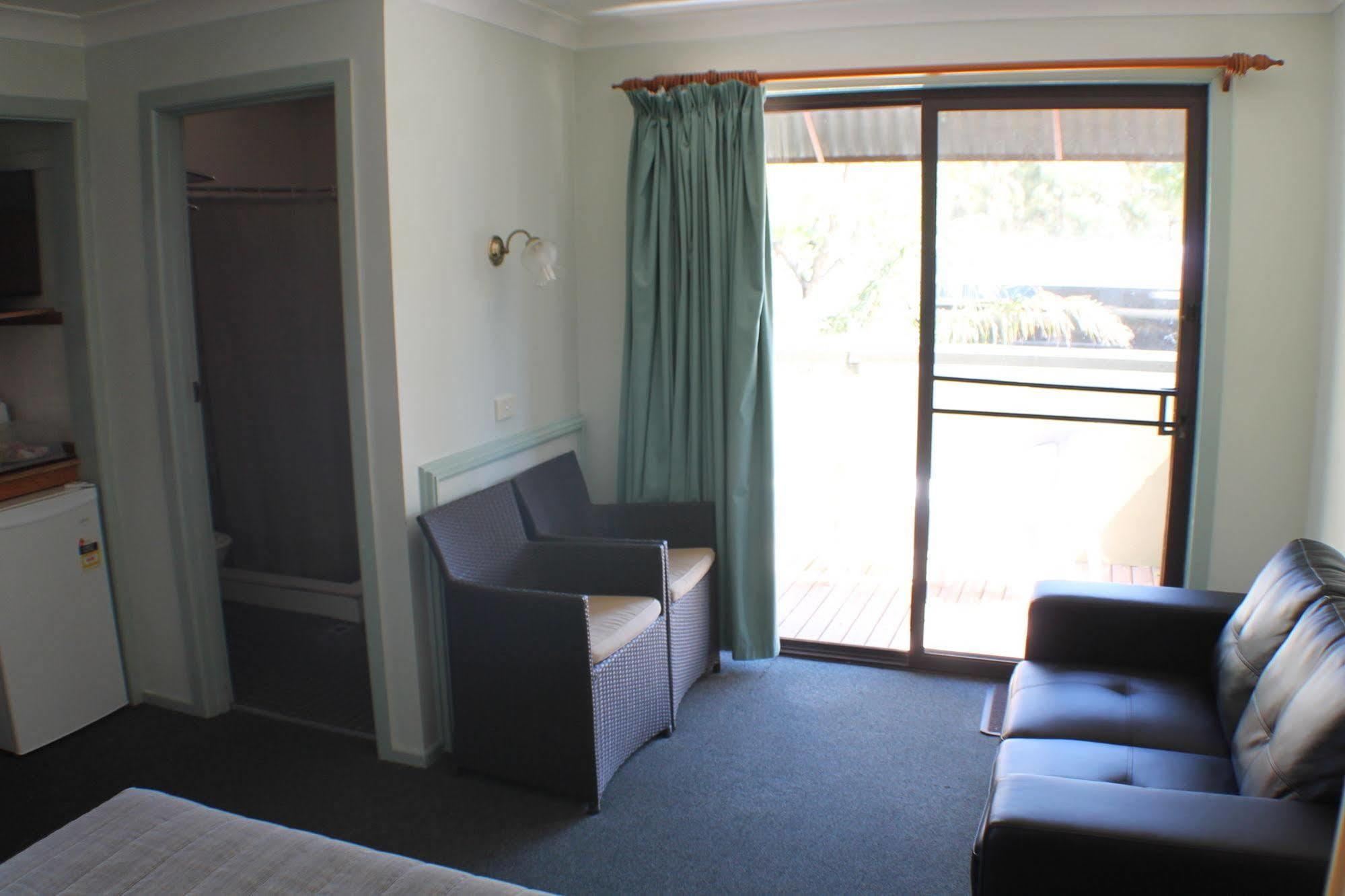 Lake Forbes Motel Luaran gambar