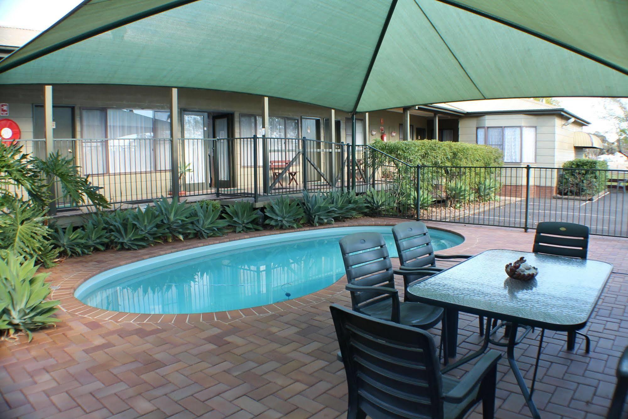 Lake Forbes Motel Luaran gambar