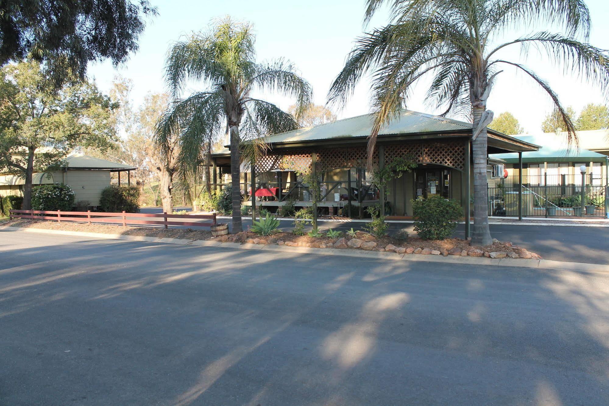 Lake Forbes Motel Luaran gambar